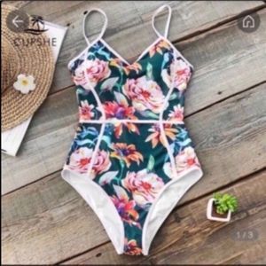 Cupshe Full Blossom V Neck Swimsuit NEW